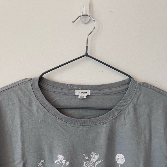 Cropped Short Sleeve - Picture 3 of 3